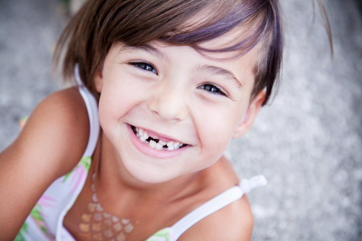 Come togliersi un dente da soli senza farsi male