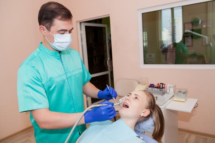 Dente cariato rotto