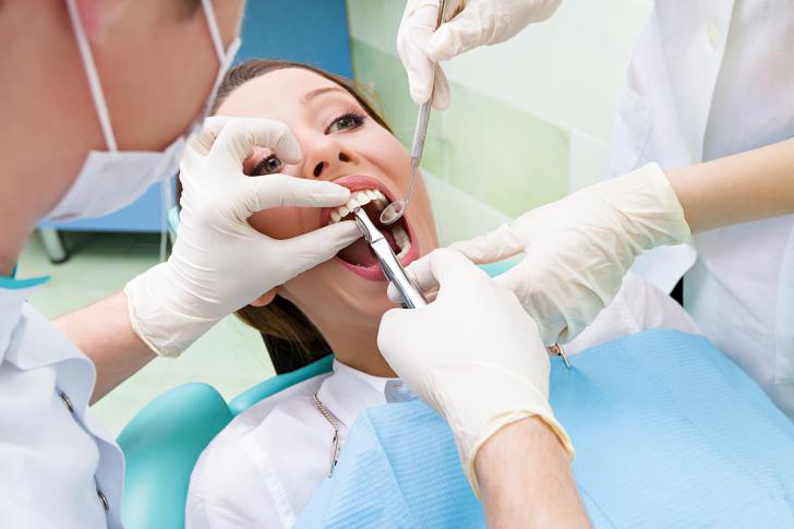 Estrazione dente con infezione sotto