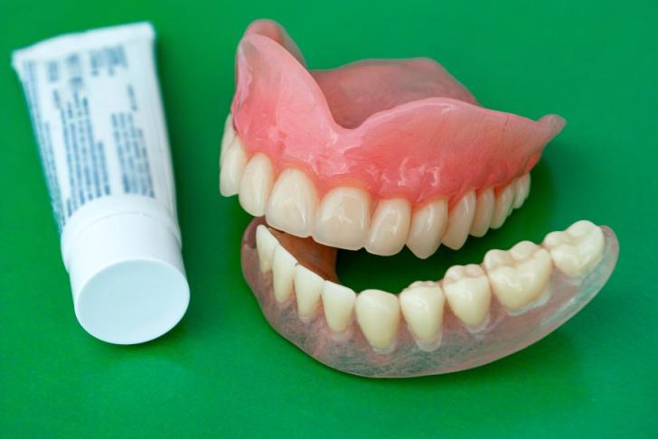 Colla per denti che si muovono